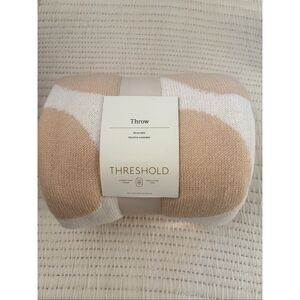 NEW Threshold Beige Cream Pattern Knit Throw Blanket 50x60 Reversible Cozy Targe
